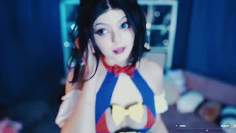 Snapshot of madnessalise chatting on May 24, 2:00 pm Alice online show from May 24, 2:00 pm