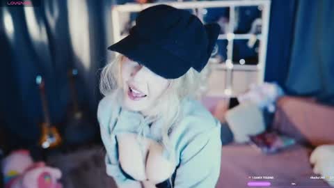Snapshot of madnessalise chatting on June 3, 2:44 pm Alice online show from June 3, 2:44 pm