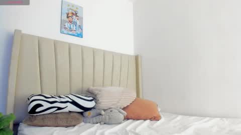 Snapshot of mady_edwards chatting on January 9, 11:28 pm Mady online show from January 9, 11:28 pm