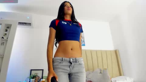 Snapshot of mady_edwards chatting on February 4, 7:53 pm Mady online show from February 4, 7:53 pm