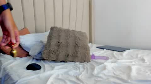 Snapshot of mady_edwards chatting on February 25, 12:20 am Mady online show from February 25, 12:20 am