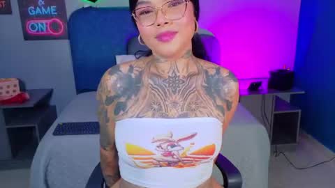 Snapshot of madyson_fox chatting on June 14, 2:19 pm Madyson online show from June 14, 2:19 pm