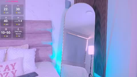 Snapshot of madyson_fox chatting on June 29, 2:17 pm Madyson online show from June 29, 2:17 pm