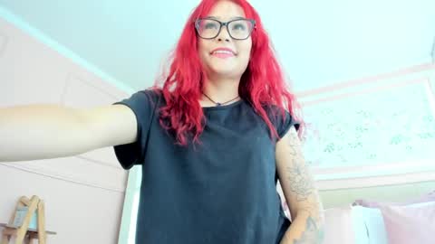 Snapshot of mae_lyra chatting on May 19, 5:19 pm Mae Lyra online show from May 19, 5:19 pm