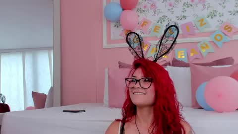 Snapshot of mae_lyra chatting on June 4, 6:03 pm Mae Lyra online show from June 4, 6:03 pm