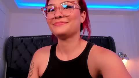 Snapshot of mae_lyra chatting on July 28, 5:12 pm Mae Lyra online show from July 28, 5:12 pm