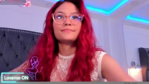 Snapshot of mae_lyra chatting on August 1, 8:19 pm Mae Lyra online show from August 1, 8:19 pm