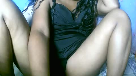 MaelahLove online show from February 2, 2:43 am