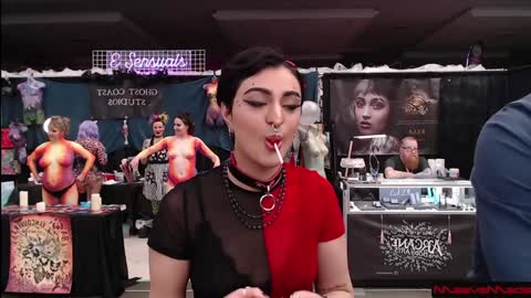 Snapshot of maevemads chatting on February 1, 10:34 pm Meaves online show from February 1, 10:34 pm