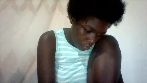 Snapshot of maevre_ chatting on February 6, 8:01 pm maevre_ online show from February 6, 8:01 pm