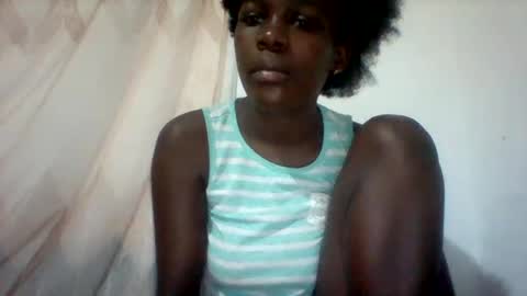 Snapshot of maevre_ chatting on February 13, 9:05 am maevre_ online show from February 13, 9:05 am