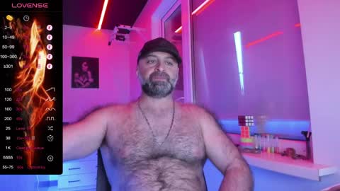 Snapshot of magabear chatting on May 14, 11:44 pm Magabear online show from May 14, 11:44 pm