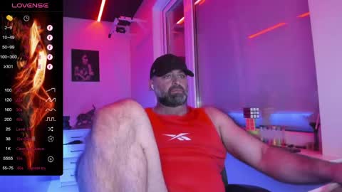 Snapshot of magabear chatting on May 17, 8:38 pm Magabear online show from May 17, 8:38 pm