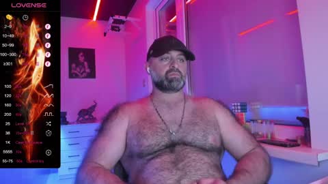 Snapshot of magabear chatting on May 24, 8:47 pm Magabear online show from May 24, 8:47 pm