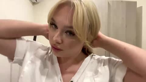 Molly online show from April 30, 4:13 pm