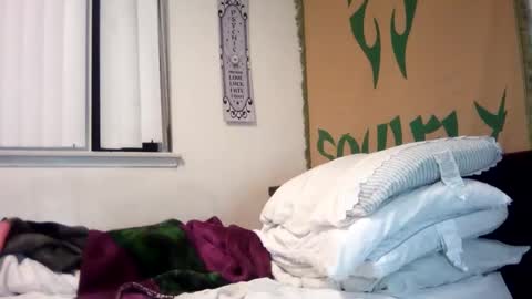 Snapshot of magdalena_805 chatting on February 12, 11:40 am magdalena_805 online show from February 12, 11:40 am