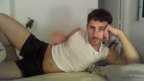 Snapshot of maggicboy29 chatting on March 26, 2:28 am maggicboy29 online show from March 26, 2:28 am