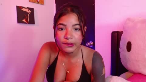 Snapshot of maggie_love77 chatting on March 21, 6:33 pm maggie online show from March 21, 6:33 pm