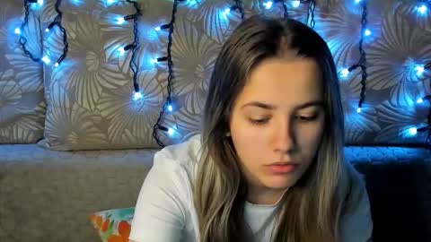 Maggie online show from December 2, 3:01 am