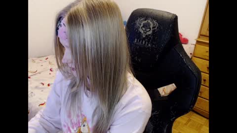 Snapshot of maggieswaggy chatting on January 21, 7:28 pm Magdalene Swaggy online show from January 21, 7:28 pm