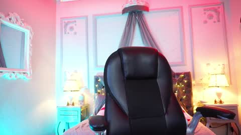   online show from December 21, 8:32 pm