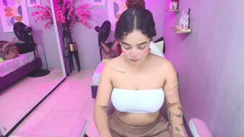 Maggy online show from May 21, 3:35 am