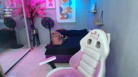 Maggy online show from June 2, 3:19 am