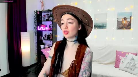 Snapshot of magic_alie chatting on January 9, 7:50 pm Magic Allie online show from January 9, 7:50 pm