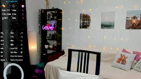 Snapshot of magic_alie chatting on January 31, 8:43 pm Magic Allie online show from January 31, 8:43 pm