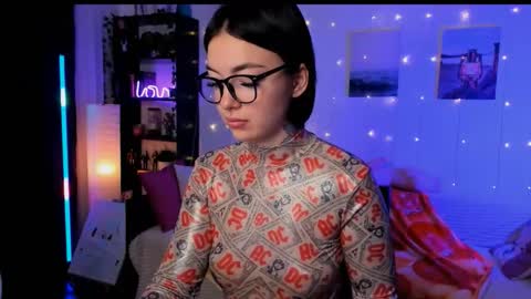 Snapshot of magic_alie chatting on December 15, 6:39 am Magic Allie online show from December 15, 6:39 am