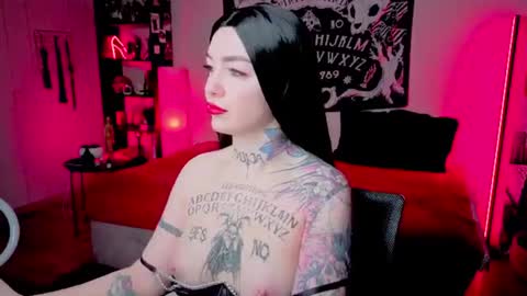 Snapshot of magic_alie chatting on June 13, 8:29 pm Magic Allie online show from June 13, 8:29 pm