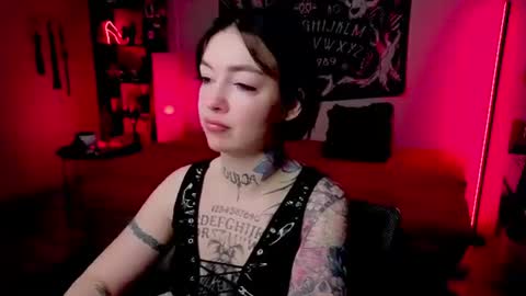Snapshot of magic_alie chatting on June 16, 8:33 pm Magic Allie online show from June 16, 8:33 pm