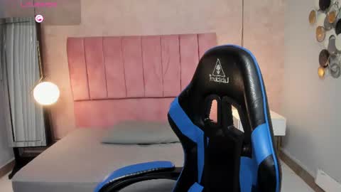 Snapshot of magic_amberr chatting on July 3, 4:52 am magic_amberr online show from July 3, 4:52 am