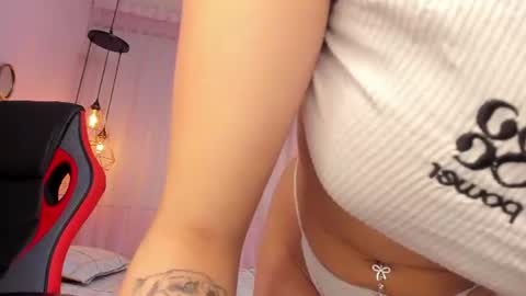 Snapshot of magic_amberr chatting on July 5, 5:14 am magic_amberr online show from July 5, 5:14 am