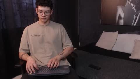 Damian Rivers online show from December 18, 8:59 pm