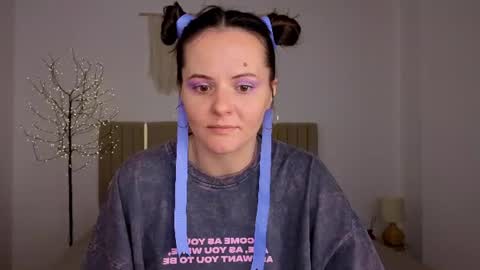 Snapshot of magic_bunnyy chatting on July 10, 8:29 am Milly online show from July 10, 8:29 am