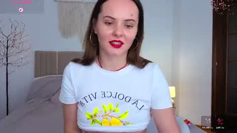 Snapshot of magic_bunnyy chatting on August 5, 6:38 am Milly online show from August 5, 6:38 am