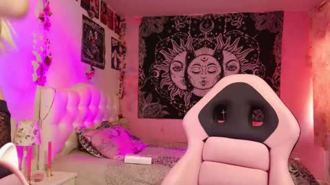 Snapshot of magic_clairewitch chatting on February 14, 2:02 pm Claire online show from February 14, 2:02 pm