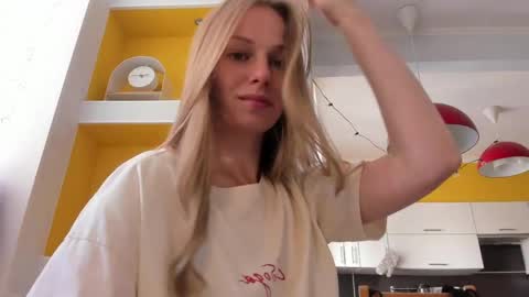 Snapshot of magic_couple13 chatting on June 7, 12:53 pm Alice online show from June 7, 12:53 pm
