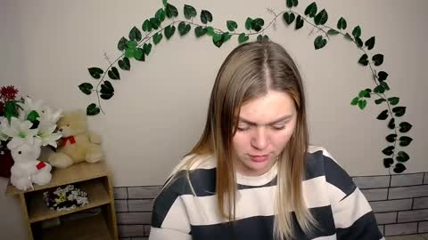 magic_katarina_ online show from December 5, 12:22 pm