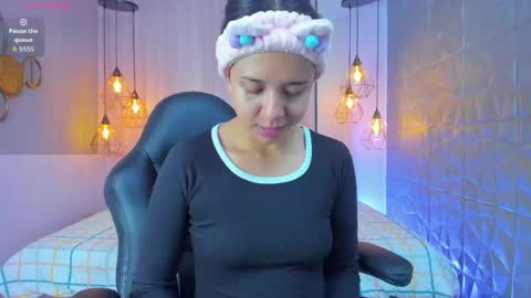 Snapshot of magic_oliviah chatting on May 29, 1:20 pm Oliviah online show from May 29, 1:20 pm