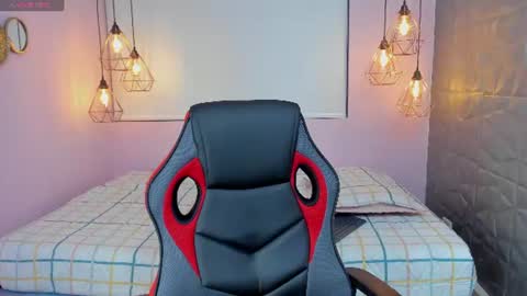 Snapshot of magic_oliviah chatting on June 11, 12:14 pm Oliviah online show from June 11, 12:14 pm