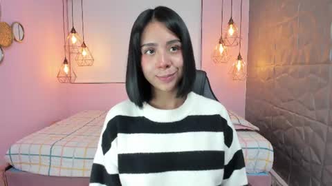 Snapshot of magic_oliviah chatting on June 19, 5:12 am Oliviah online show from June 19, 5:12 am