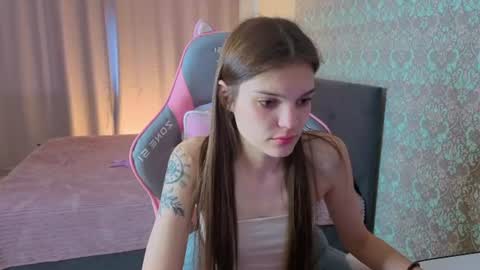 Snapshot of magic_shy chatting on July 25, 1:36 am Merry online show from July 25, 1:36 am