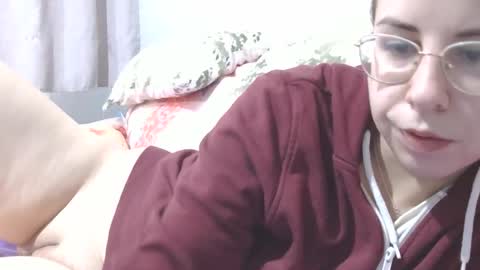 Snapshot of magic_smile16 chatting on December 18, 7:03 am Christine online show from December 18, 7:03 am