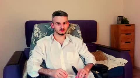Snapshot of magic_storms chatting on June 9, 7:25 pm magic_storms online show from June 9, 7:25 pm