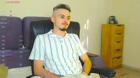 Snapshot of magic_storms chatting on July 6, 2:25 pm magic_storms online show from July 6, 2:25 pm