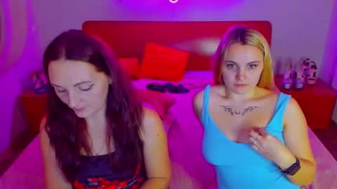 Snapshot of magiceyess chatting on December 29, 11:40 am Lili and Bella online show from December 29, 11:40 am