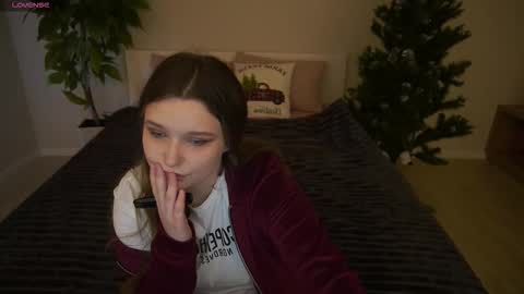 Snapshot of magicpeachhs chatting on January 16, 1:37 pm Emily online show from January 16, 1:37 pm