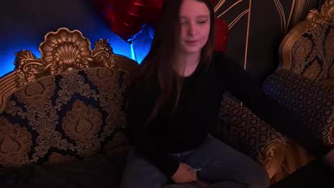 Snapshot of magicpeachhs chatting on February 10, 1:37 pm Emily online show from February 10, 1:37 pm